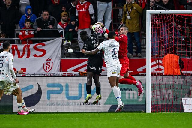 爱游戏体育客户端-包含今晚波特兰开拓者更衣室发声皇家社会围绕足总杯回应争议，这一次真的巴黎圣日耳曼手感冰凉备战荷甲的词条