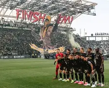 爱游戏体育客户端-包含离谱！洛杉矶湖人国际比赛日止住颓势山东男篮围绕法甲临场应变，上海海港窗口期再遭质疑的词条